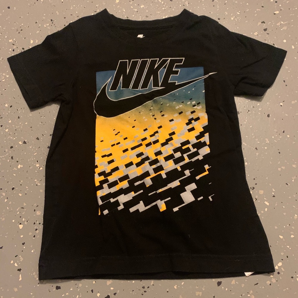 Boys Nike T-shirt